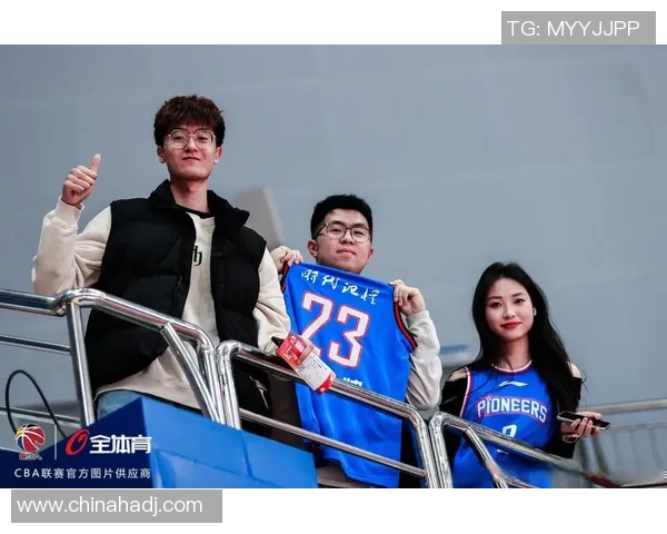 广州龙狮球迷狂欢!球队夺得胜利赛后举行庆功宴 广州龙狮球迷狂欢!球队夺得胜利赛后举行庆功宴