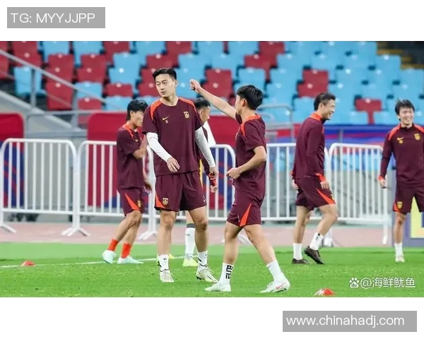 国足备战世预赛，主帅李铁强调团结合作，积极备战，冲击胜利