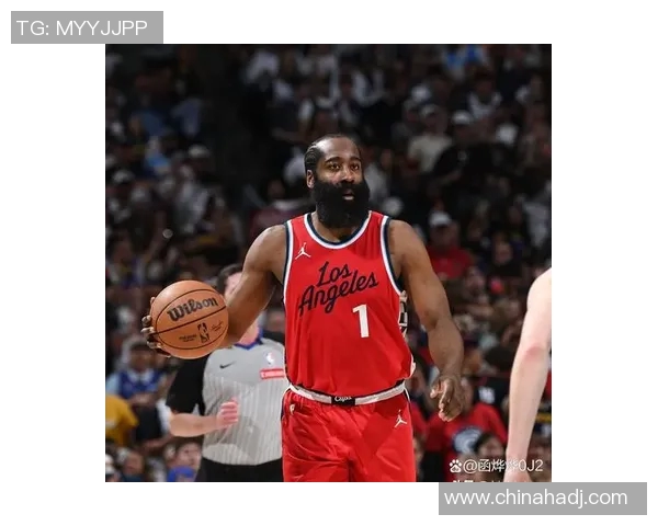 火箭主场大胜黄蜂,哈登砍下35分统治全场 火箭主场大胜黄蜂,哈登砍下35分统治全场