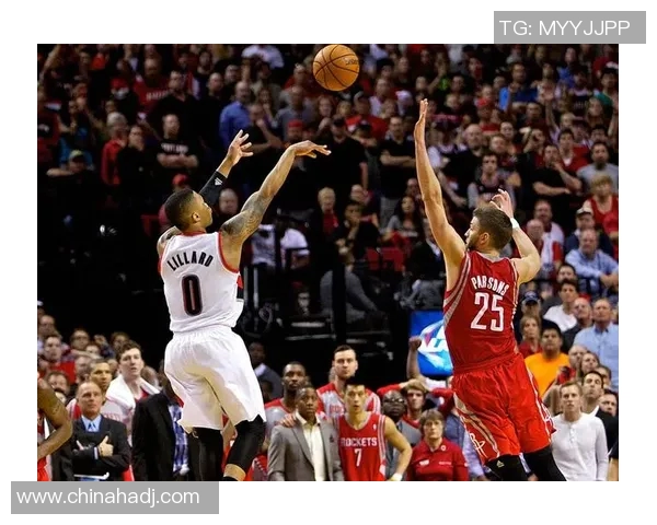 开拓者队险胜黄蜂队，利拉德绝杀再现英雄本色